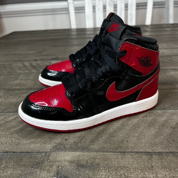 Jordan Other - Nike Air Jordan 1 Retro High OG "Bred Banned" Size 1 Y